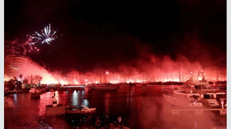 ΤΡΟΜΕΡΑ πράγματα από τον λαό του Ολυμπιακού - Έβαλαν φωτιά στον Πειραιά [photos + video] - Φωτογραφία 3