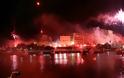 ΤΡΟΜΕΡΑ πράγματα από τον λαό του Ολυμπιακού - Έβαλαν φωτιά στον Πειραιά [photos + video]