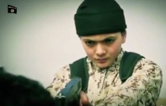 ΝΕΟ φρικιαστικό βίντεο από τους Τζιχαντιστές - Αγόρι 10 ετών εκτελεί Ισραηλινό [video + photos] - Φωτογραφία 1