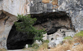 Παράξενα φαινόμενα σε σπήλαια της Ελλάδας - Φωτογραφία 1