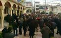 Ράγισαν και οι πέτρες στην κηδεία του 32χρονου πυροσβέστη στη Λαμία