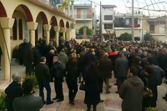 Ράγισαν και οι πέτρες στην κηδεία του 32χρονου πυροσβέστη στη Λαμία