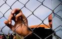 Δημιουργία καταυλισμών για παράνομους μετανάστες σε Μέση Ανατολή και Αφρική εξετάζει η ΕΕ