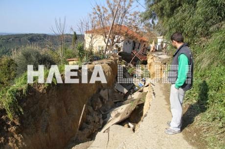 Ηλεία: Καταρρέει ένα ολόκληρο χωριό - Ανοιξε η γη και καταπίνει δρόμους και σπίτια! - Φωτογραφία 2