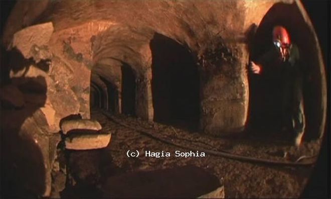 Τι κρύβεται στα υπόγεια τούνελ κάτω από την Αγία Σοφία... [photos] - Φωτογραφία 3