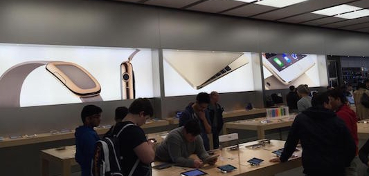 Η Apple προβάλει στα καταστήματα της το AppleWatch πριν από την κυκλοφορία του - Φωτογραφία 1