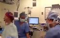 Αυτό είναι το πιο συγκινητικό βίντεο που έχετε δει - Τι κάνει μια γυναίκα πριν από χειρουργείο διπλής μαστεκτομής; [video]