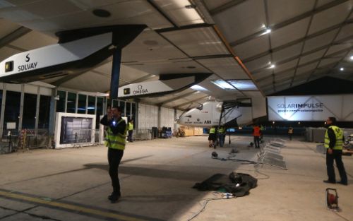Ο γύρος του κόσμου χωρίς καύσιμα: Το Solar Impulse-2 απογειώθηκε από το Αμπού Ντάμπι [photos] - Φωτογραφία 4