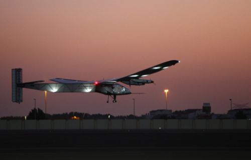 Ο γύρος του κόσμου χωρίς καύσιμα: Το Solar Impulse-2 απογειώθηκε από το Αμπού Ντάμπι [photos] - Φωτογραφία 5