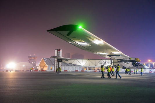 Ο γύρος του κόσμου χωρίς καύσιμα: Το Solar Impulse-2 απογειώθηκε από το Αμπού Ντάμπι [photos] - Φωτογραφία 7