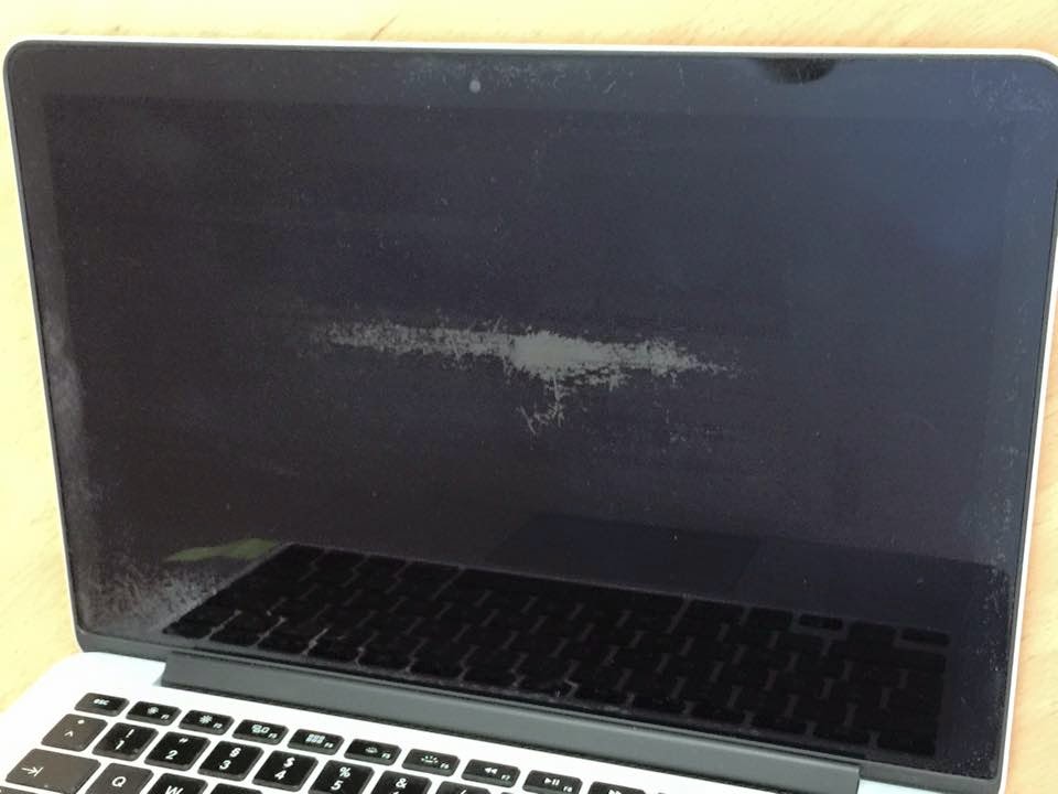 Πρόβλημα στα MacBook Pro με αποκόλλησης της μεμβράνης στην οθόνη - Φωτογραφία 4