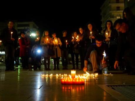 Πάτρα: Ένα κεράκι στη μνήμη του Βαγγέλη στην πλατεία Γεωργίου - Δείτε φωτο - Φωτογραφία 2