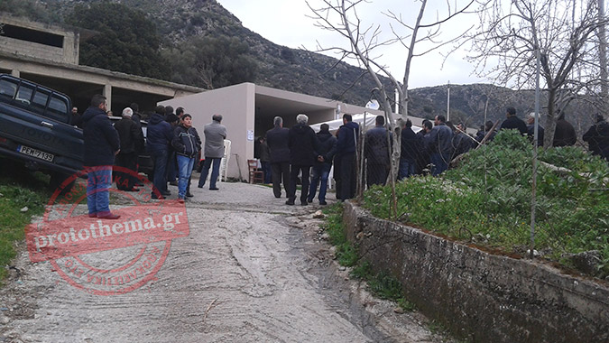 ΤΩΡΑ: Με μπαλωθιές αποχαιρετά το παλικάρι της η Κρήτη -  Σε τραγική κατάσταση η μητέρα και η αδελφή του! - Φωτογραφία 4