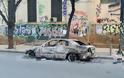Χάος στο Πολυτεχνείο: Κουκουλοφόροι αναποδογύρισαν αυτοκίνητα, τα πυρπόλησαν και έσπασαν τρόλεϊ [photos] - Φωτογραφία 8