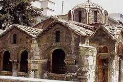 ΑΙΣΧΟΣ: Δείτε τι έκαναν βέβηλοι στον Ιερό Ναό της Παναγίας Καπνικαρέα στην Ερμού [photos]