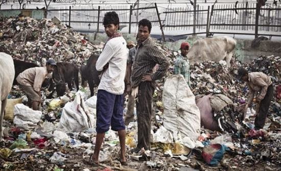«Πνίγεται» στα σκουπίδια η Βομβάη - Φωτογραφία 1