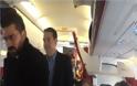 Ο Αλέξης Τσίπρας μέσα στο αεροπλάνο! [photos] - Φωτογραφία 2