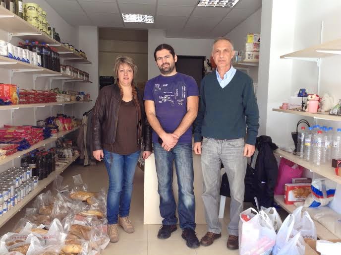 Δωρεά τροφίμων από το Λύκειο Γαζίου στο Κοινωνικό Παντοπωλείο Μαλεβιζίου - Φωτογραφία 1