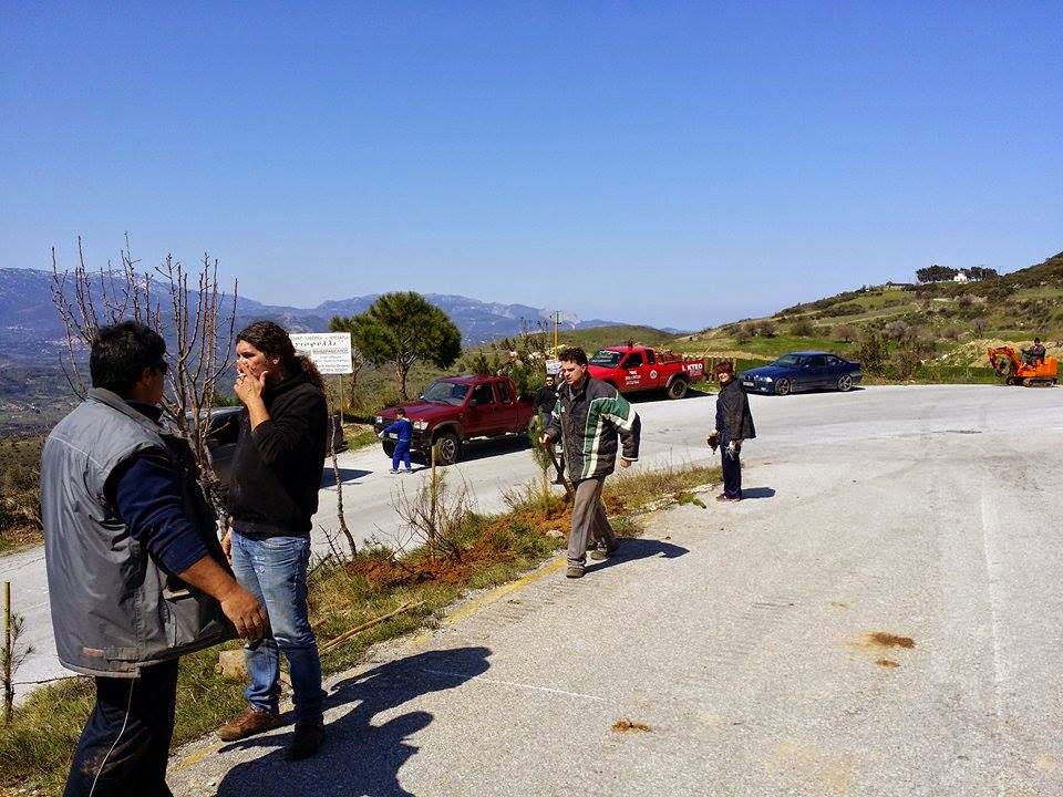 Οκτωνιά: Ο Παπάς έκανε την αρχή - Φωτογραφία 4