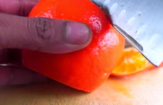 Αυτός είναι ο πιο γρήγορος τρόπος για να καθαρίσετε ένα πορτοκάλι - Φωτογραφία 1