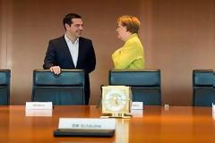 Η Μέρκελ ξενάγησε τον Τσίπρα στην καγκελαρία: Χαμόγελα, περίπατος και μετά... δουλειά
