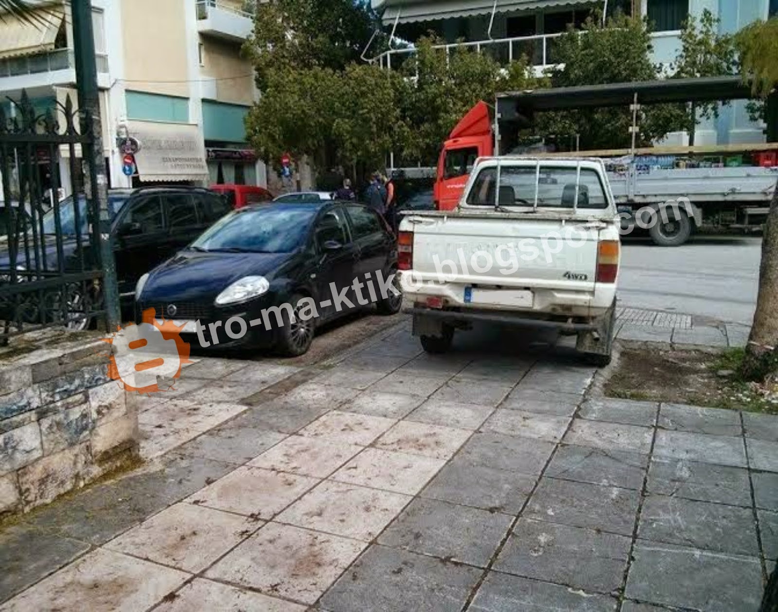 TΩΡΑ: Απίστευτα πράγματα στην Πάτρα - Φωνάζει επειδή έχει παρκάρει παράνομα [photos] - Φωτογραφία 9