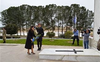 Η Κωνσταντοπούλου κατάθεσε στεφάνια σε κυπριακά μνημεία - Φωτογραφία 1