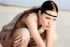 Δείτε την Angelina Jolie στα 18 της