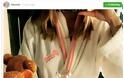 Aπανωτά εγκεφαλικά - Η Φαίη Σκορδά μόνο με το μπουρνούζι της... [photo] - Φωτογραφία 2