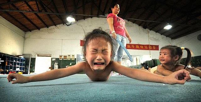 Η εξαντλητική εκγύμναση των μικρών Κινέζων - Φωτογραφία 2
