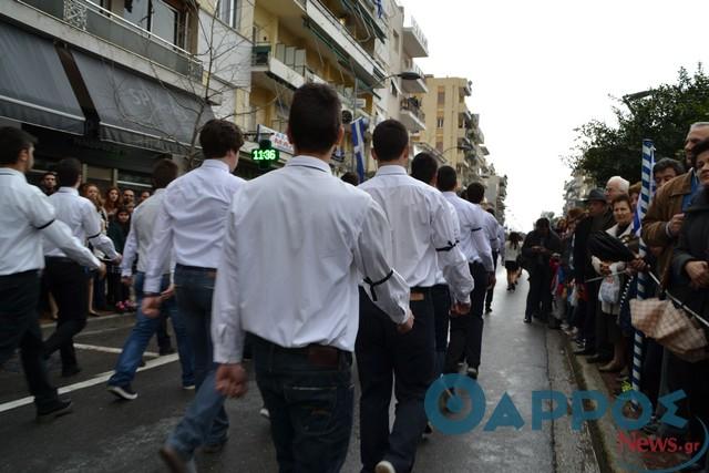 ΣΥΓΚΙΝΗΣΗ: Με ποιον τρόπο τίμησαν οι μαθητές στην Καλαμάτα την μνήμη του Βαγγέλη Γιακουμάκη στην παρέλαση; [photos] - Φωτογραφία 4