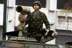 O Πλεύρης «συγκινημένος» τρολάρει τη Δούρου για την παρέλαση [photo]