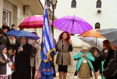 Υπο βροχή η κατάθεση στεφάνων στο Τρίκορφο Ναυπακτίας... - Φωτογραφία 1