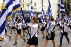 Αυτά είναι - Οι καθηγήτριες που μαγνήτισαν τα βλέμματα στην μαθητική παρέλαση και άναψαν φωτιές [photos]