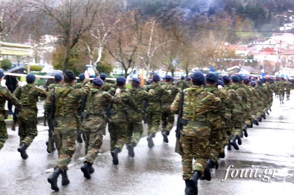 Φωτό από τη στρατιωτική παρέλαση στην Καστοριά - Φωτογραφία 10