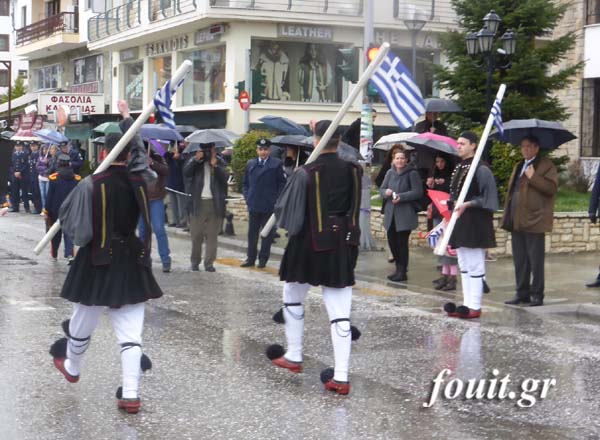 Φωτό από τη στρατιωτική παρέλαση στην Καστοριά - Φωτογραφία 19