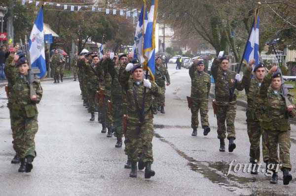 Φωτό από τη στρατιωτική παρέλαση στην Καστοριά - Φωτογραφία 2