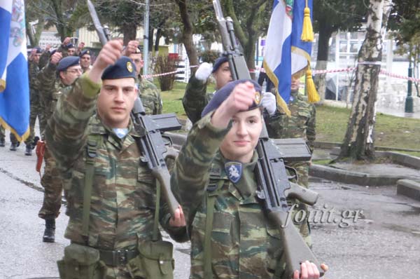 Φωτό από τη στρατιωτική παρέλαση στην Καστοριά - Φωτογραφία 3
