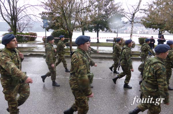 Φωτό από τη στρατιωτική παρέλαση στην Καστοριά - Φωτογραφία 9