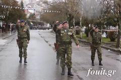 Φωτό από τη στρατιωτική παρέλαση στην Καστοριά