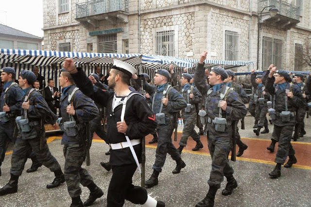 Φωτό από τις εορταστικές εκδηλώσεις στην Καρδίτσα - Φωτογραφία 32