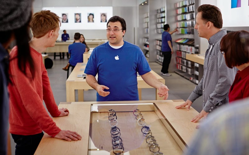 Στο κατάστημα της Apple προωθούσαν προϊόντα της Microsoft - Φωτογραφία 1