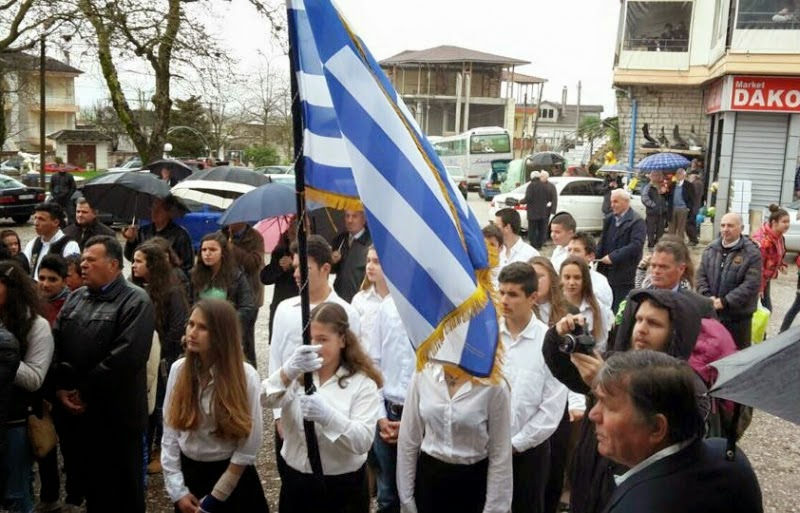 Πανηγυρικά εορτάστηκε η 25η Μαρτίου στη Βόρειο Ήπειρο με μαθητική παρέλαση... - Φωτογραφία 1