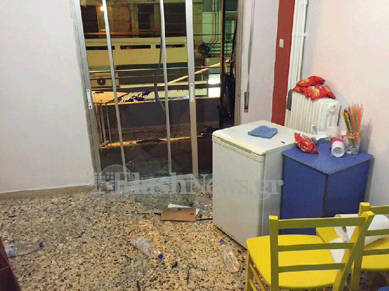 Αναβρασμός στα Χανιά - Έσπασαν τα γραφεία της Χρυσής Αυγής - Φωτογραφία 3
