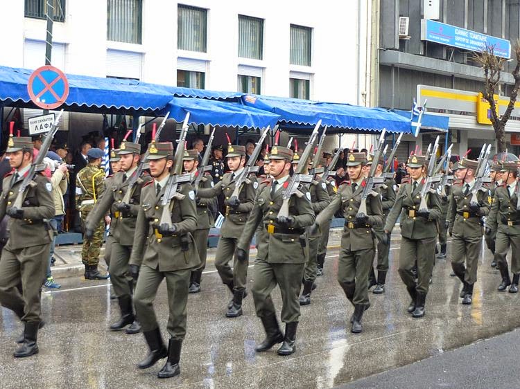 Φωτό από τη στρατιωτική παρέλαση στη Λάρισα - Φωτογραφία 6