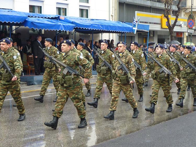 Φωτό από τη στρατιωτική παρέλαση στη Λάρισα - Φωτογραφία 9