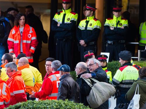 Συγγενείς θυμάτων της τραγωδίας αρνούνται να μπουν σε αεροσκάφος της Lufthansa - Πάνε οδικώς στο σημείο της τραγωδίας! - Φωτογραφία 2