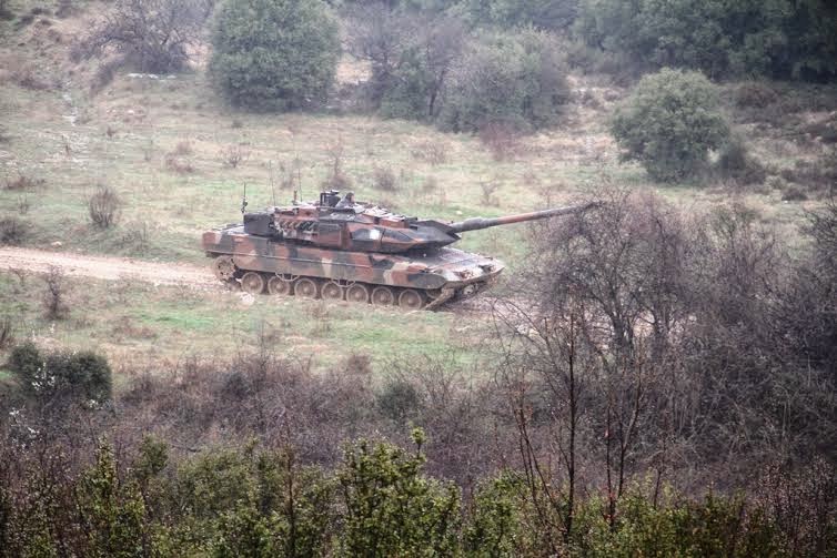 Πυροβολητής σε Leopard 2 HEL ο ΥΦΕΘΑ Νίκος Τόσκας στον Έβρο - Φωτογραφία 32