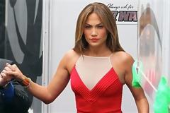 ΔΕΙΤΕ: Η γυναικάρα με τα κόκκινα