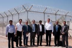 Επίσκεψη αντιπροσωπείας λαθρομεταναστών στην Αμυγδαλέζα (φωτος)